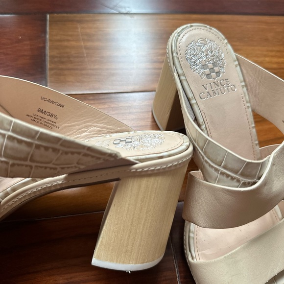 Vince Camuto - Picture 2 of 4